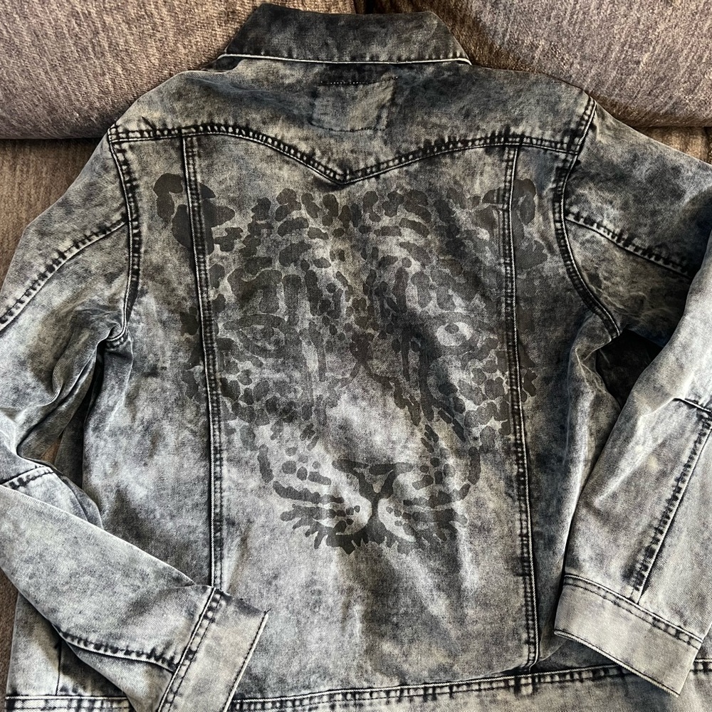 Decibel gray / black denim Jean jacket - cheetah on back - size large - Picture 2 of 5